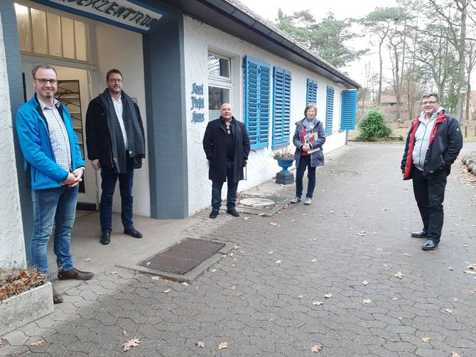 v.l.n.r.: Stefan Wäke Leiter der Leitstelle Region des Lernens, Carsten Melchert Schulleiter Berufsbildende Schulen II des Landkreises Gifhorn, Andreas Hübenthal Förderzentrum Jugendhilfe, Gabriele Zikoll Diakonische Werkstätten Kästorf, Eckart Schulte Regionalleitung Jugendhilfe
